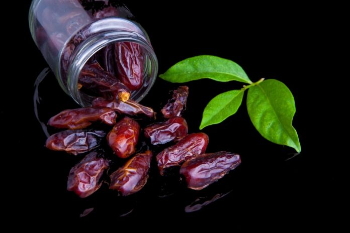 What are the main health benefits of Ajwa dates?