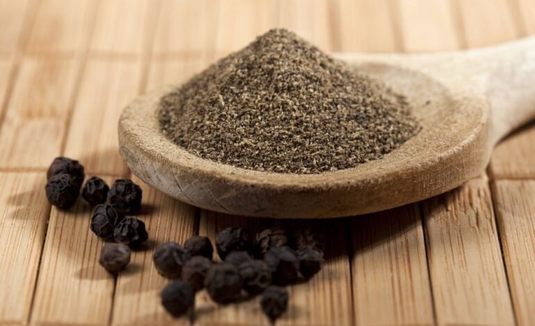 The Natural Health Benefits of Black Pepper Powder